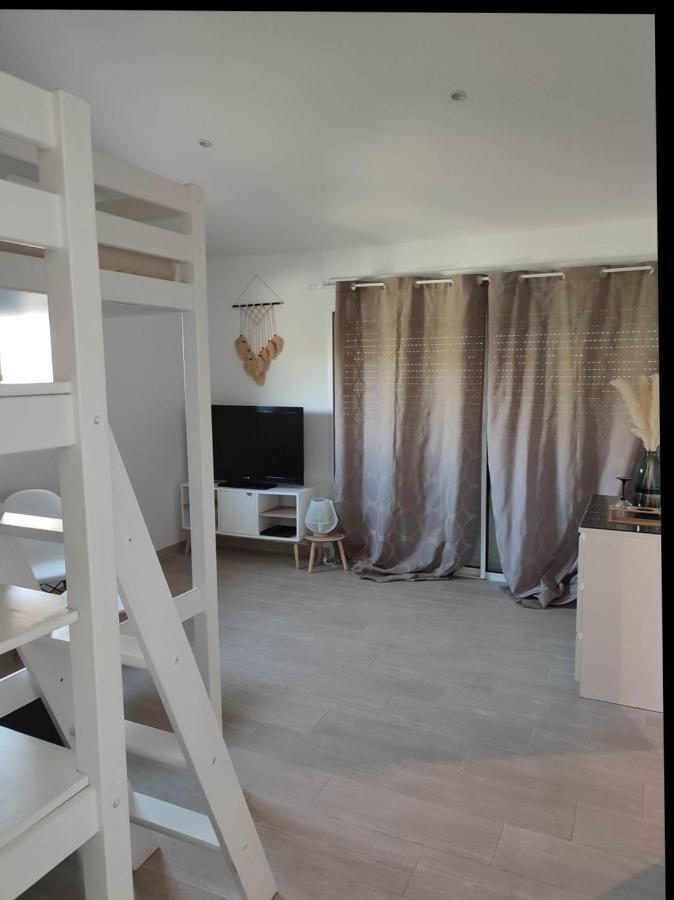 Appartement F1 avec un espace jardin à Gattières Extérieur photo