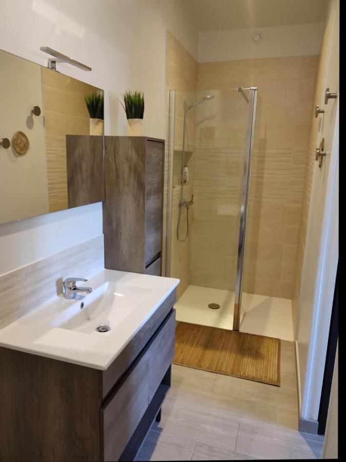 Appartement F1 avec un espace jardin à Gattières Extérieur photo