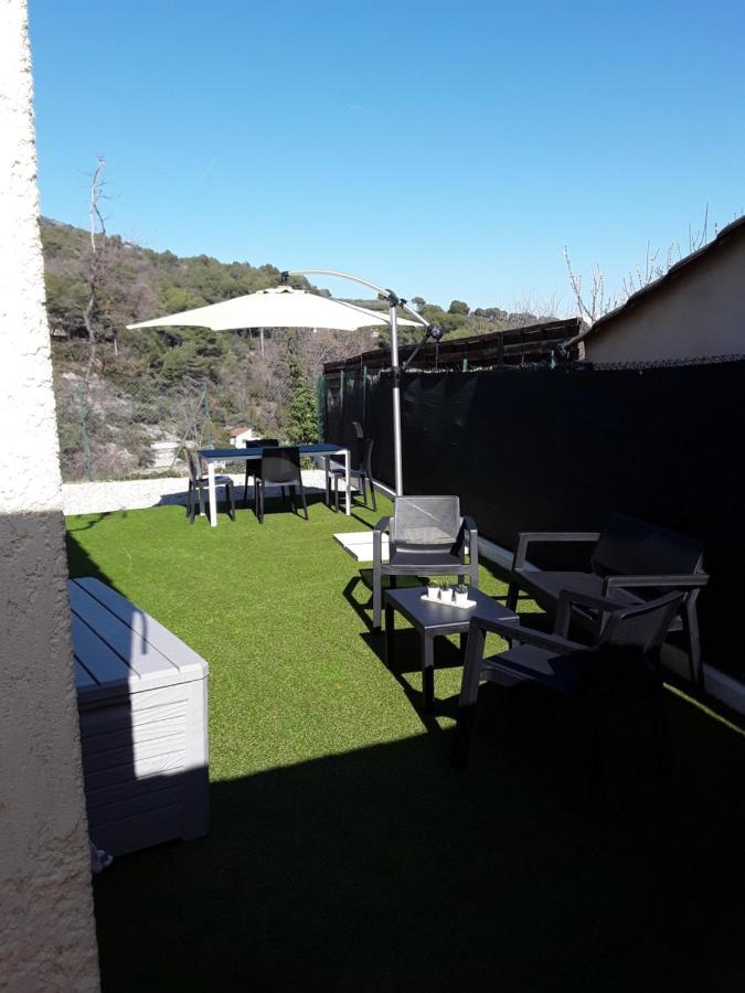 Appartement F1 avec un espace jardin à Gattières Extérieur photo